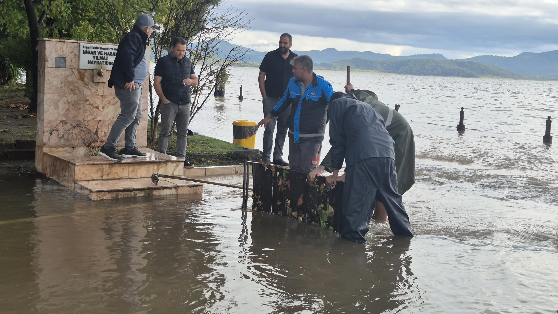 Muğla'da sağanak nedeniyle ev ve iş yerlerini su bastı