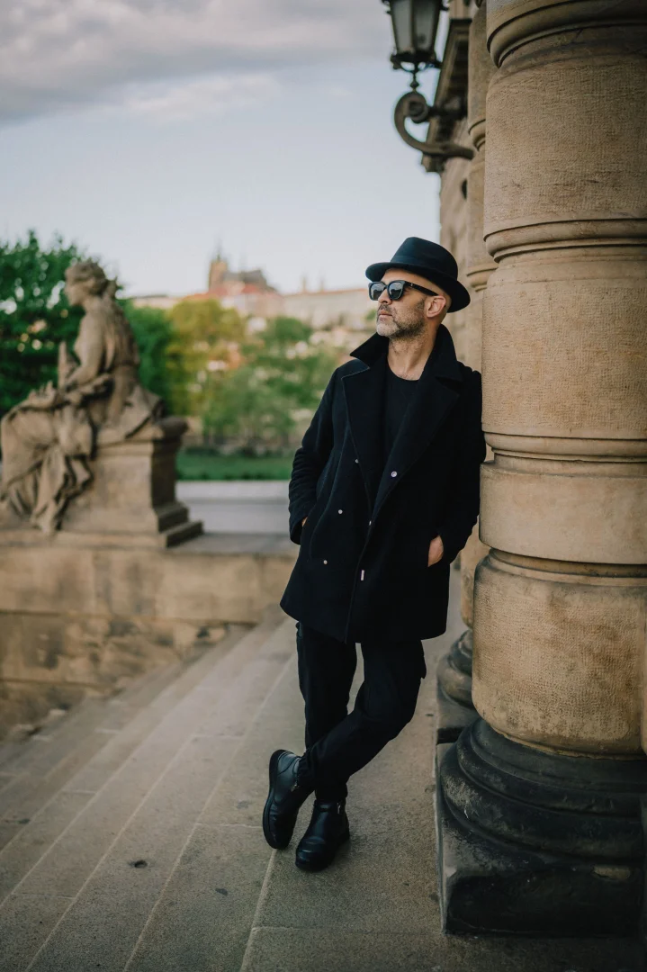 Müzisyen Murat Evgin, "Pluribus" dizisinde hem sesi hem de aranjmanı ile yer aldı