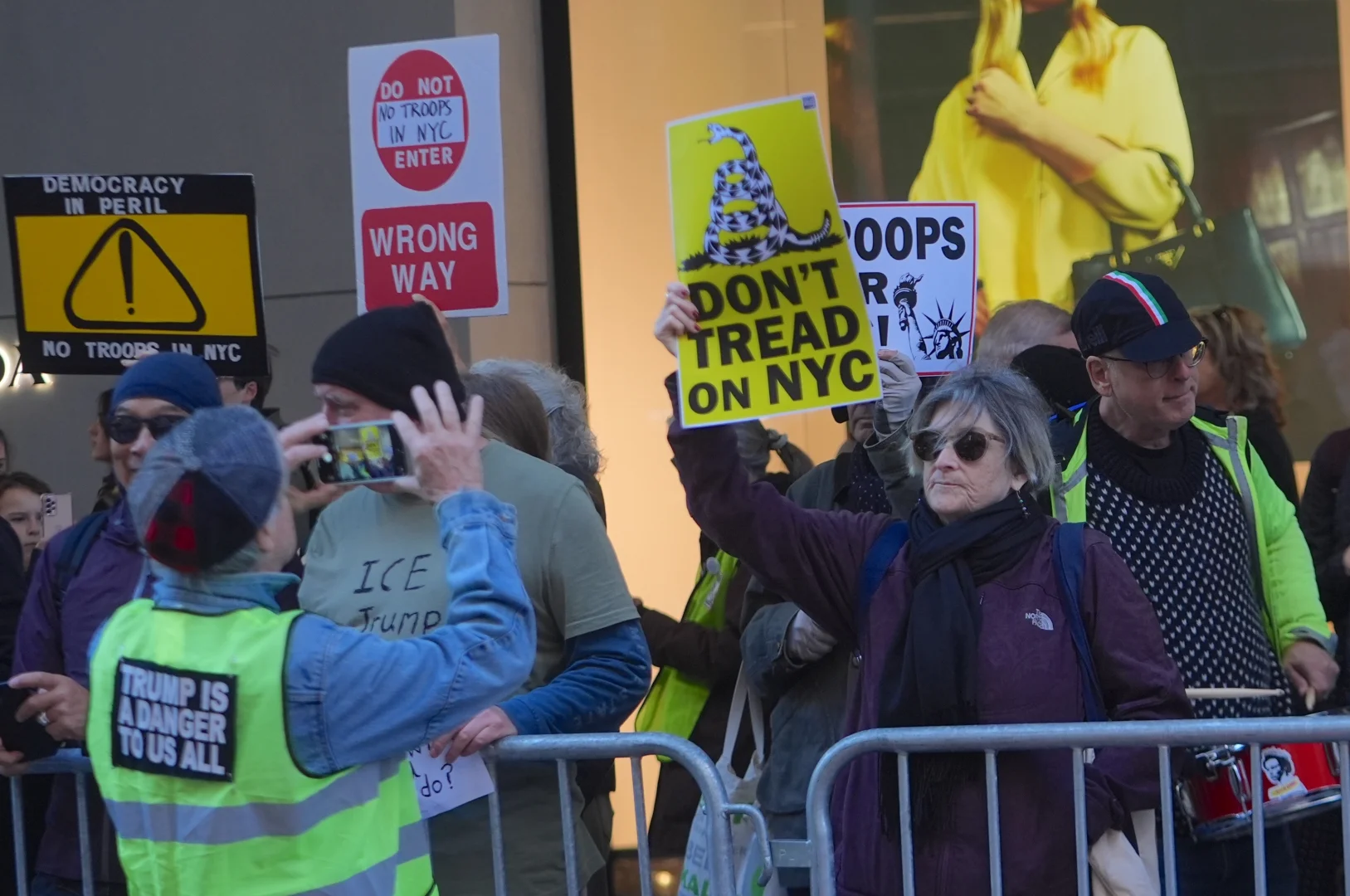 New York’ta göçmen yanlısı göstericiler ICE karşıtı protesto gösterisi düzenledi
