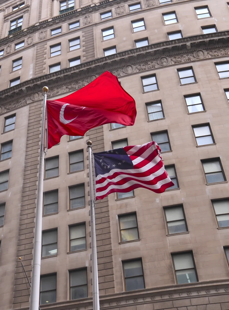 New York'un finans merkezi Wall Street'te, Cumhuriyet Bayramı nedeniyle Türk bayrağı göndere çekildi