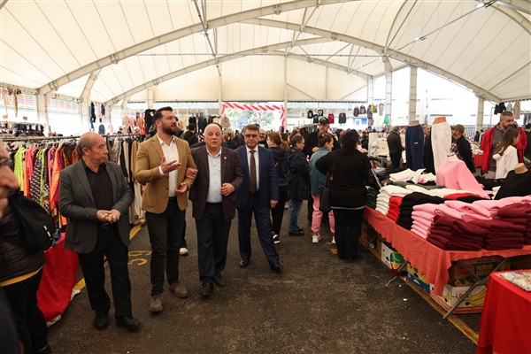 Nilüfer Altınşehir Mahallesi'nde giyim pazarı açıldı