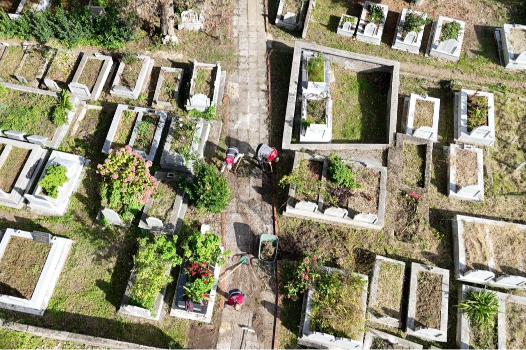 Ordu'da mezarlıkların bakımını unutmuyor