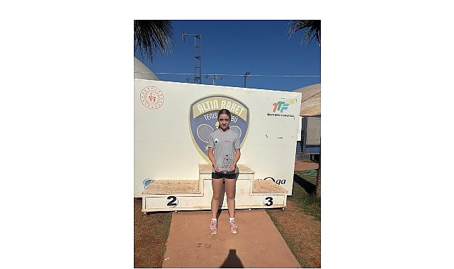 Osmangazili Raket Şampiyonluk Kürsüsüne Oturdu