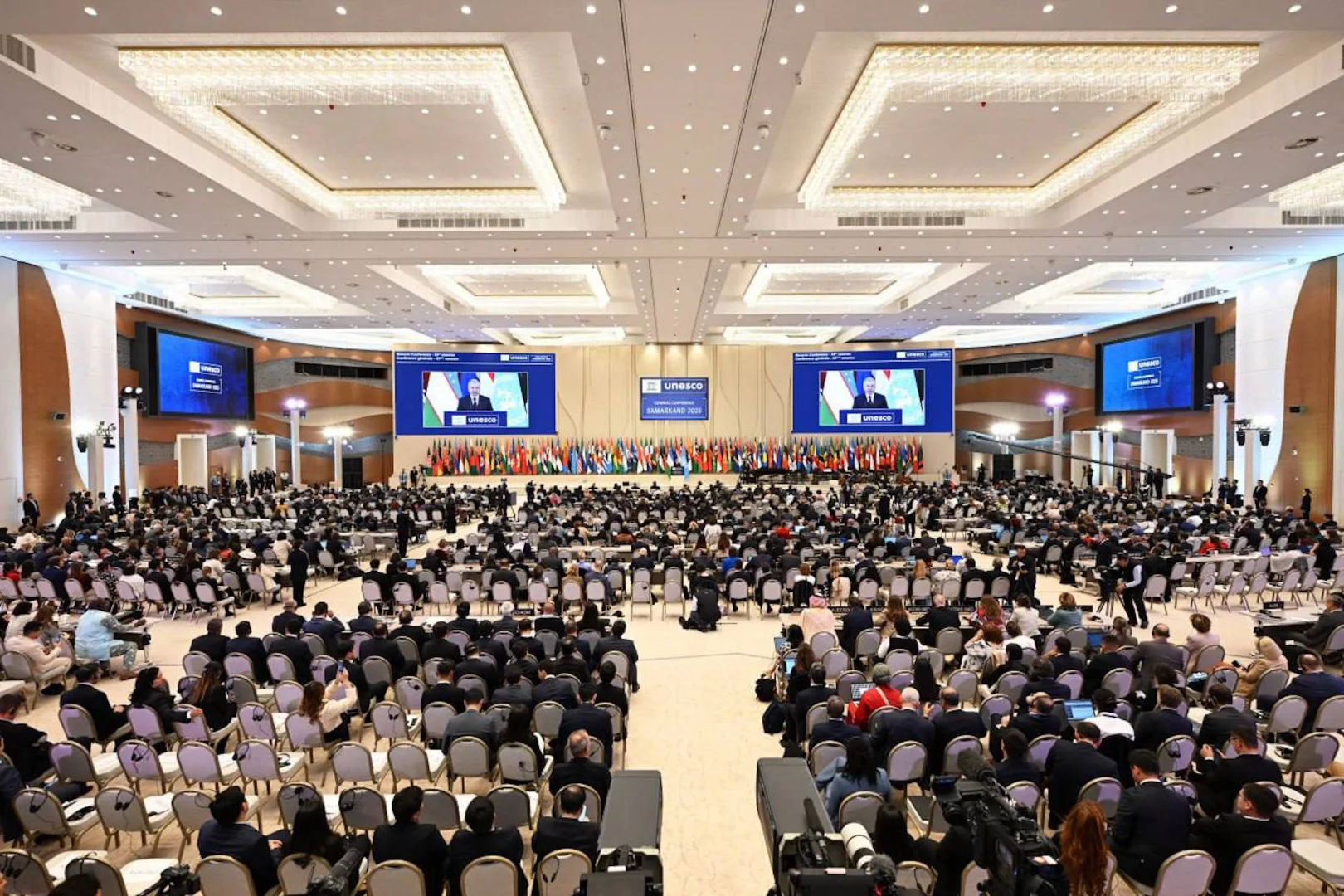 Özbekistan'ın tarihi Semerkant şehrinde "UNESCO 43. Genel Konferansı" başladı