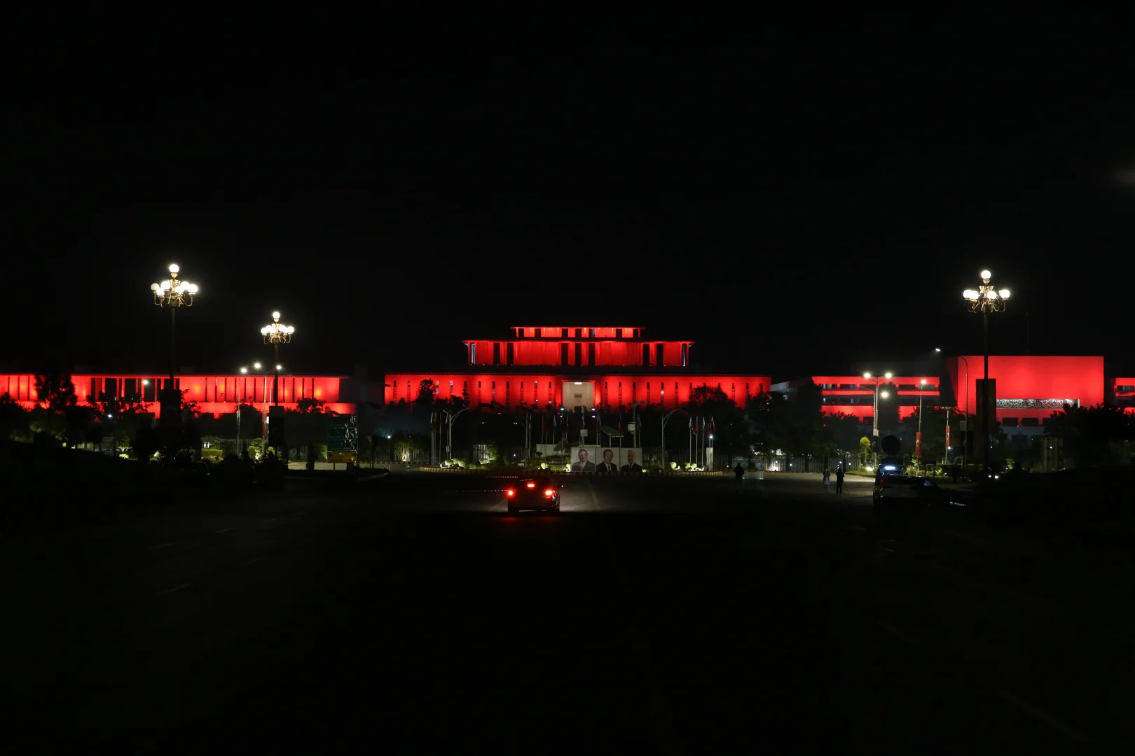 Pakistan’da 29 Ekim coşkusu: İslamabad kırmızı beyaz renklere büründü