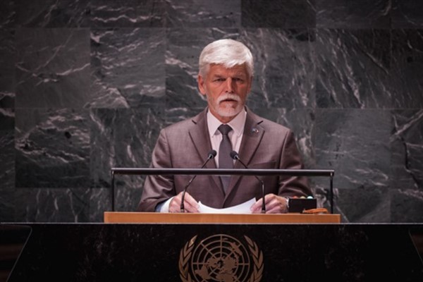 Pavel: Ukrayna’ya dayanışma sembolü olarak tarihi bayrak gönderildi