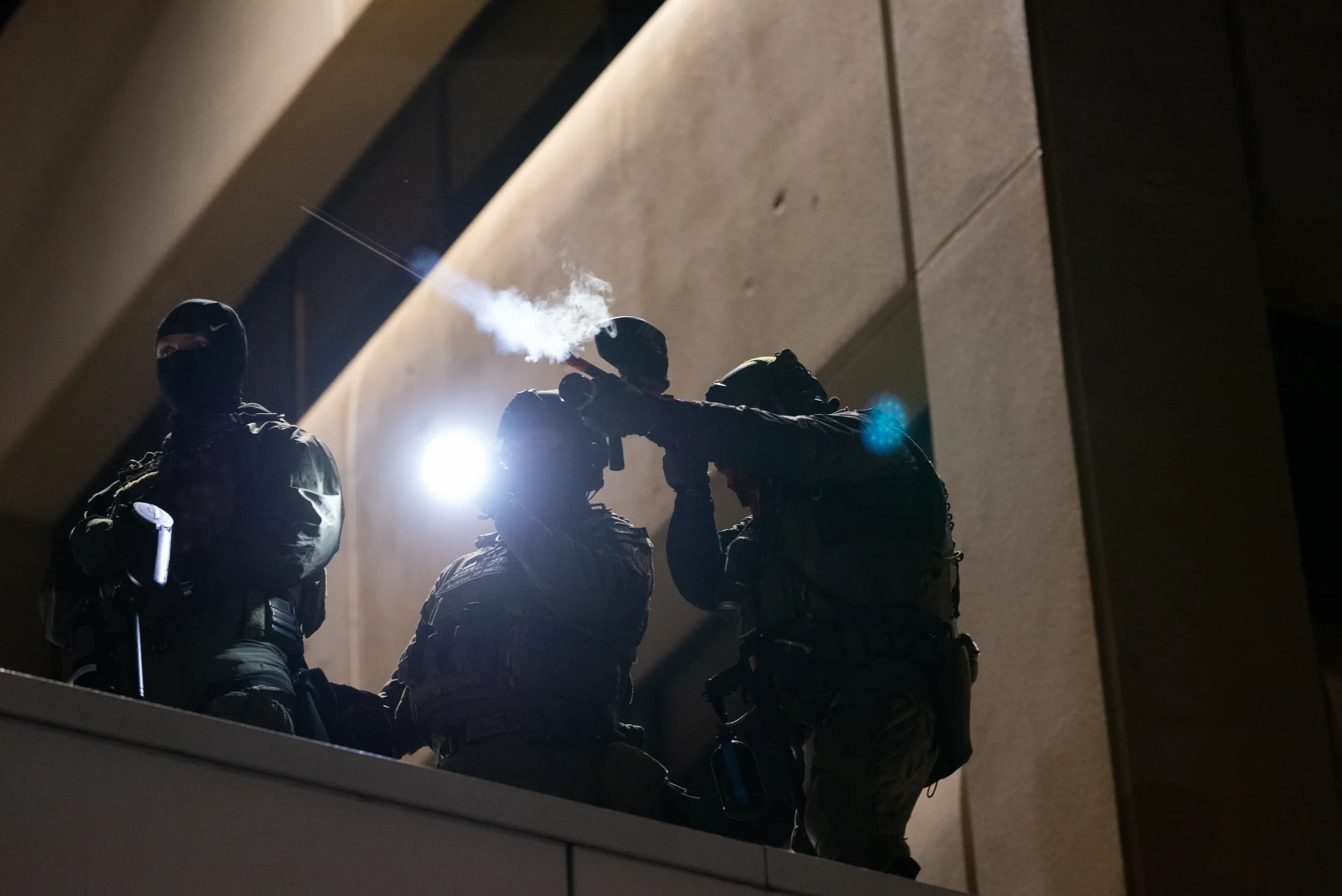 Portland’da göçmen politikaları protestosunda karşıt gruplar arasında gerginlik yaşandı