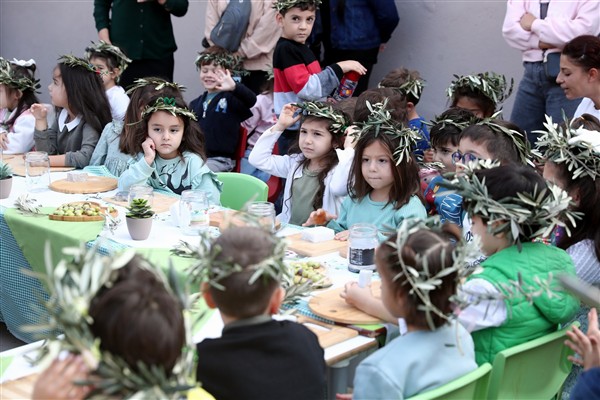 Şakran’da 6. Geleneksel Zeytin Kırma Şenliği düzenlendi
