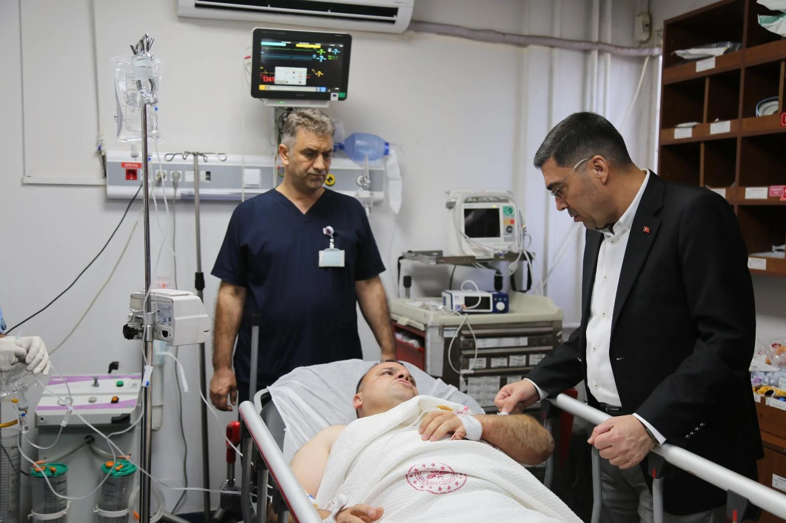 Şanlıurfa’da polis memuru bıçaklı saldırıda yaralandı