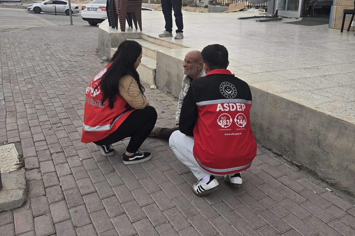 Şanlıurfa Valiliğinden bakıma muhtaç yaşlı adama destek