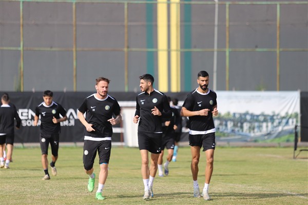 Şanlıurfaspor günü çift antrenmanla geçiriyor