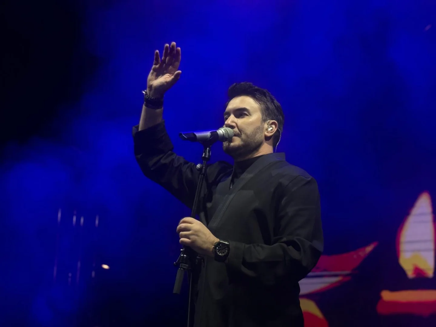 Şarkıcı Mustafa Ceceli Bursa'da konser verdi