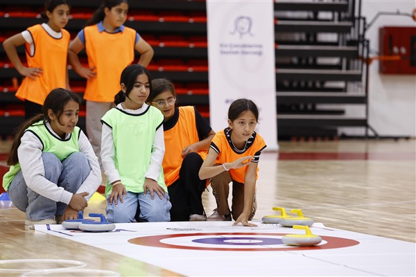 Sedir Spor Kompleksi’nde floor curling eğitimleri başladı