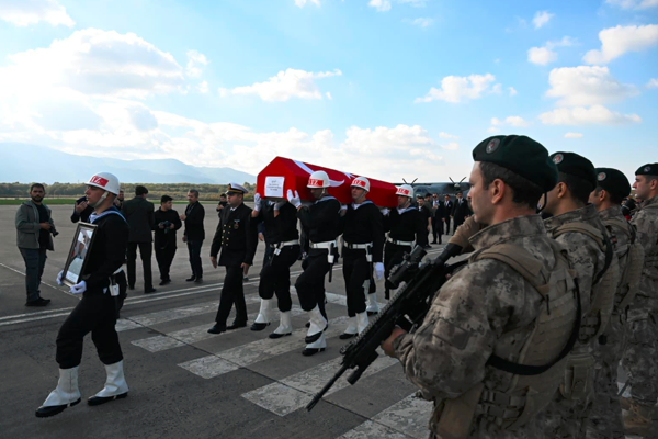 Şehit Hava Astsubay Başçavuş Karakuş'un naaşı, Kocaeli'nde törenle karşılandı