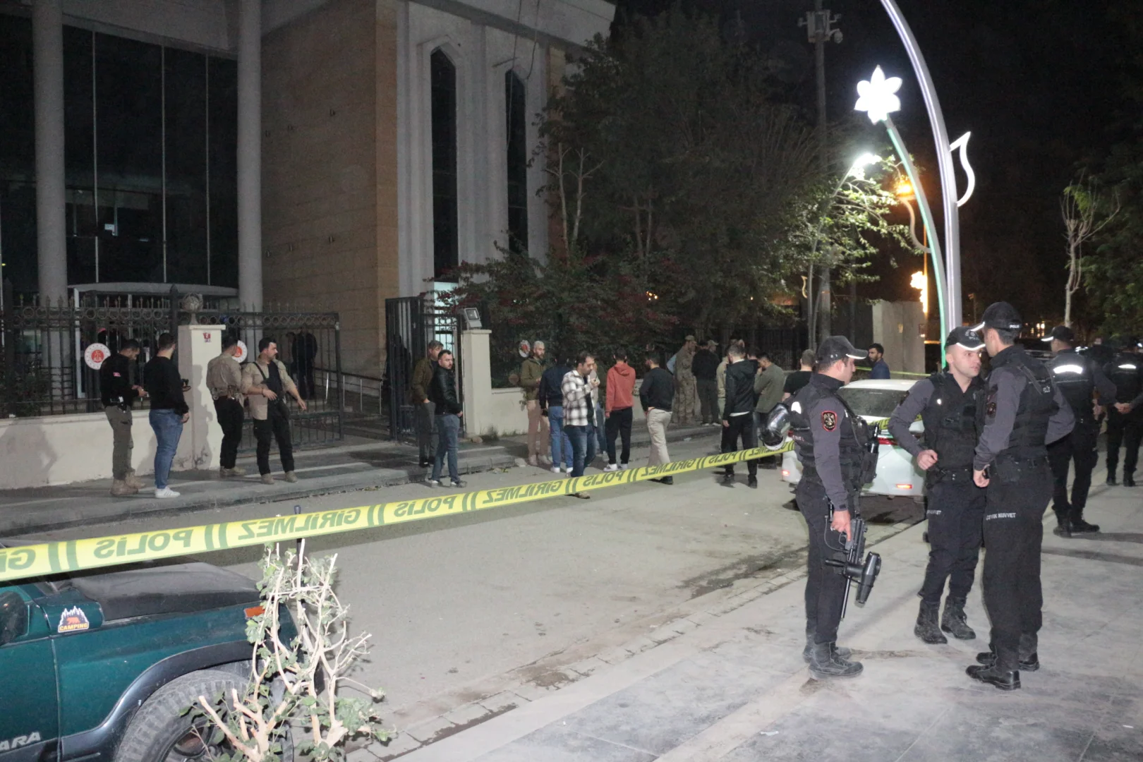 Şırnak'ta adliye önünde silahlı saldırıya uğrayan kişi hayatını kaybetti