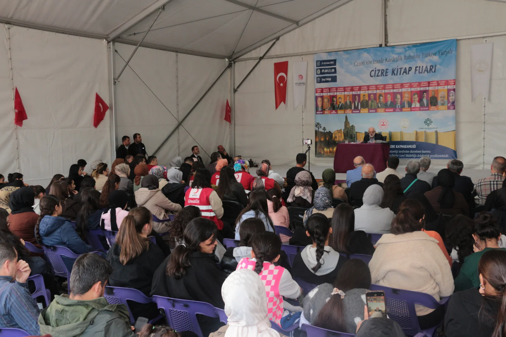 Şırnak'ta "Cezeri'nin İzinde Kardeşlik Ruhuyla Türkiye Yüzyılı Cizre Kitap Fuarı" sona erdi