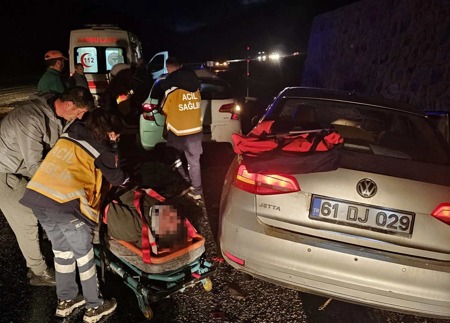 Sivas'iki otomobilin çarpıştığı kazada 1 kişi öldü, 2 kişi yaralandı