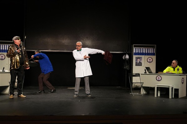 “Söz mü?” oyunu seyirciyle buluştu