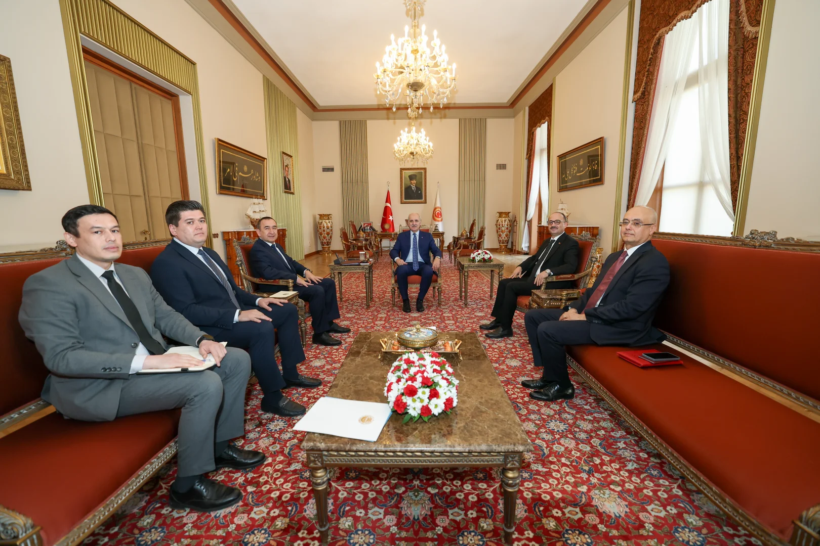 TBMM Başkanı Kurtulmuş, Özbekistan'ın Ankara Büyükelçisi Haydarov'u kabul etti