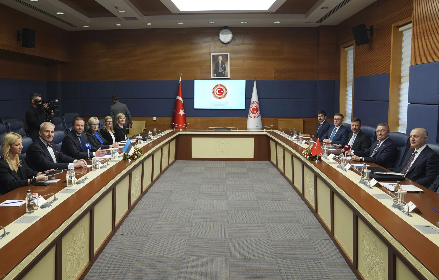 TBMM Dışişleri Komisyonu Başkanı Oktay, Estonya Dışişleri Bakanı Tsahkna ile görüştü