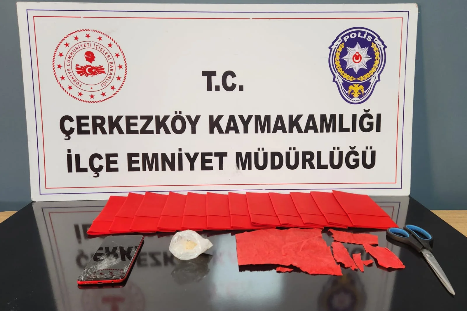 Tekirdağ'da aile içi şiddet ihbarında uyuşturucu ele geçirilen evdeki zanlı tutuklandı