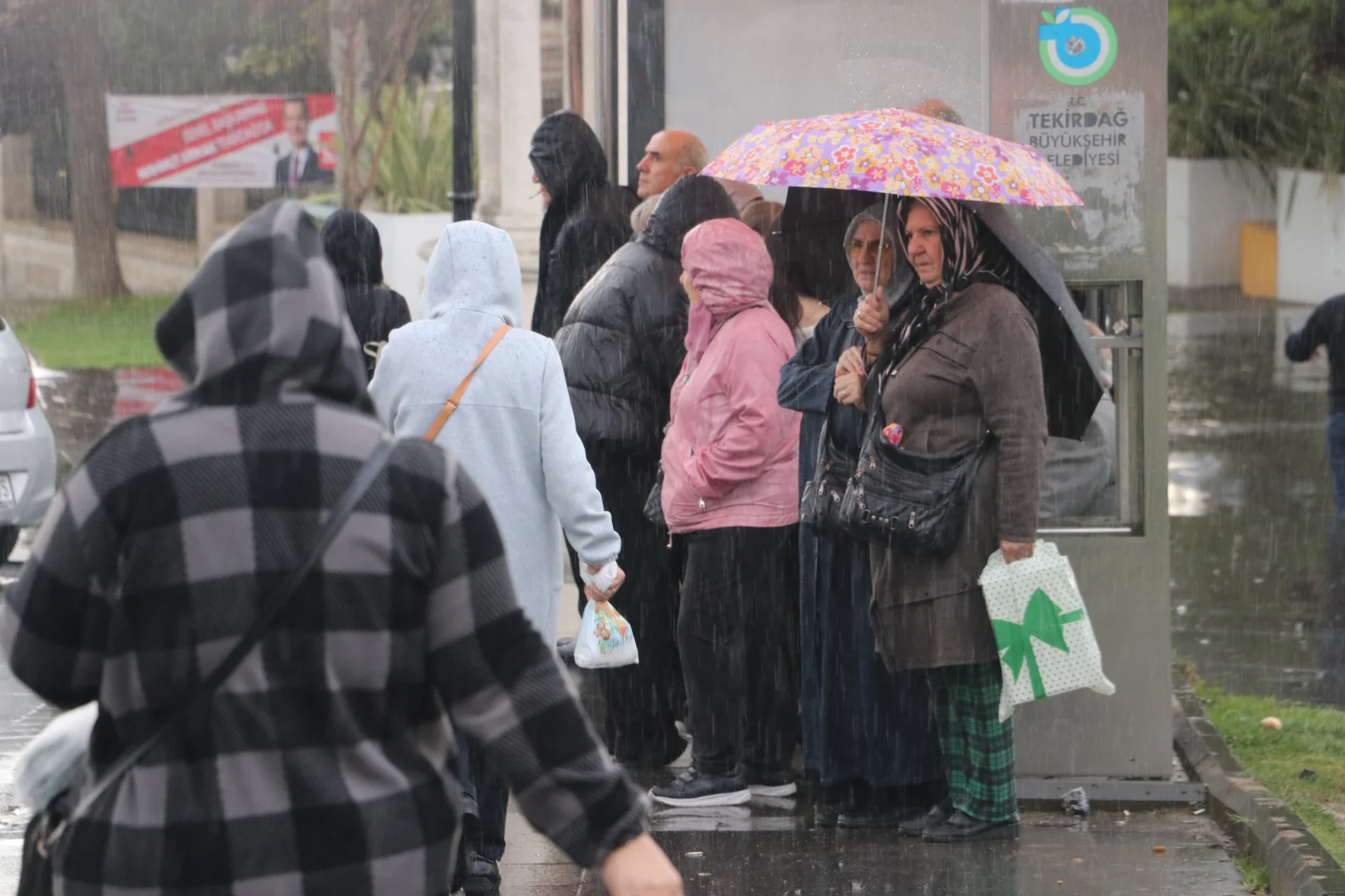 Tekirdağ'da gök gürültülü sağanak etkili oldu