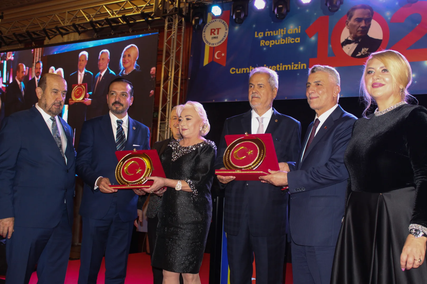 Ticaret Bakanı Bolat, Romanya'daki 29 Ekim Cumhuriyet Bayramı programında konuştu: