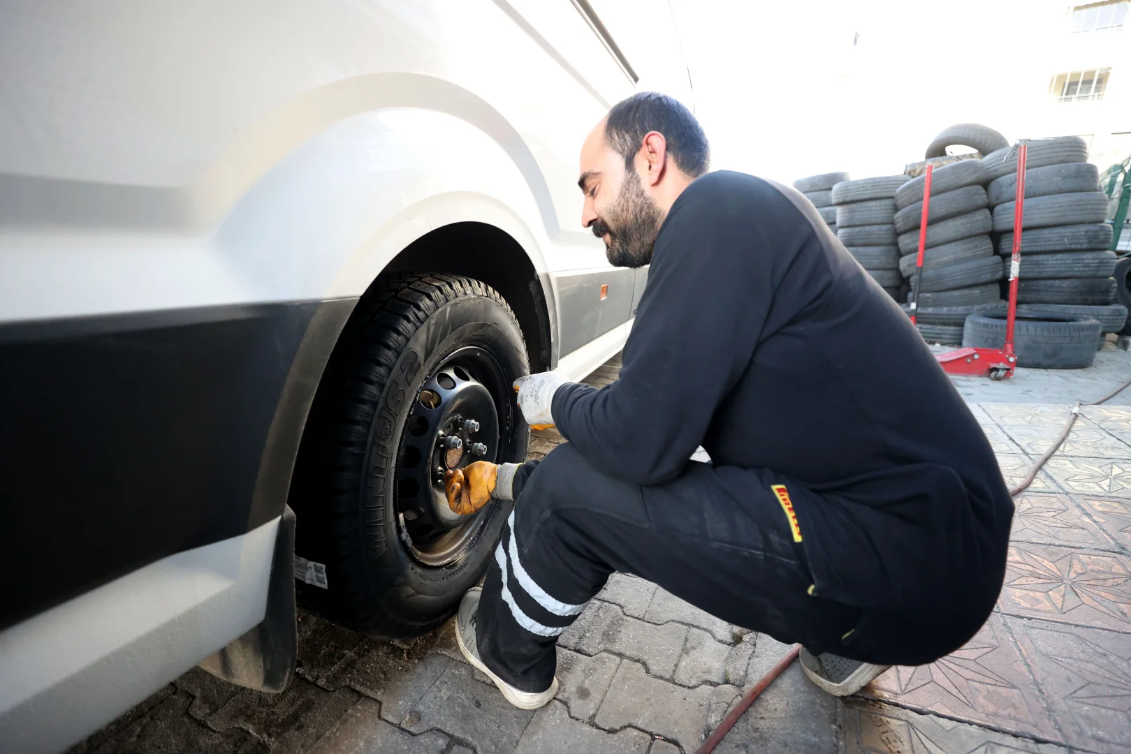Trakya'da lastikçilerde "kış lastiği" mesaisi yaşanıyor
