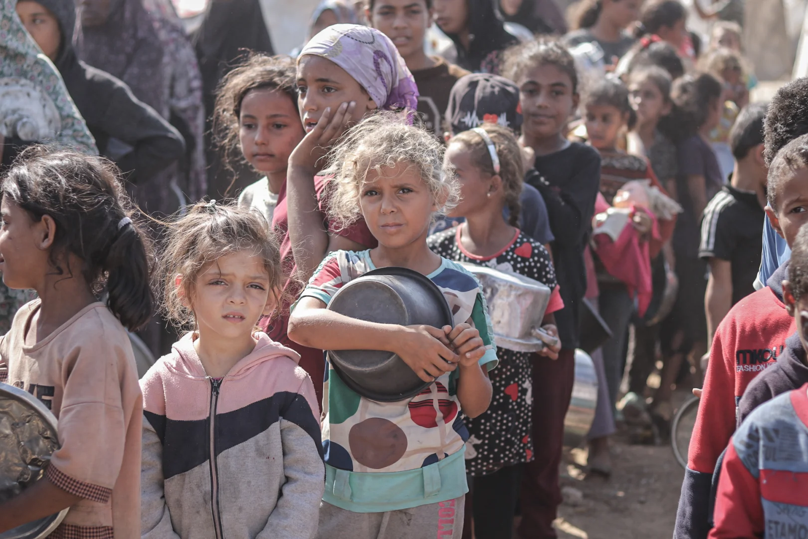 Türk hayır kurumu, Gazze'deki Filiatinlilere sıcak yemek dağıttı