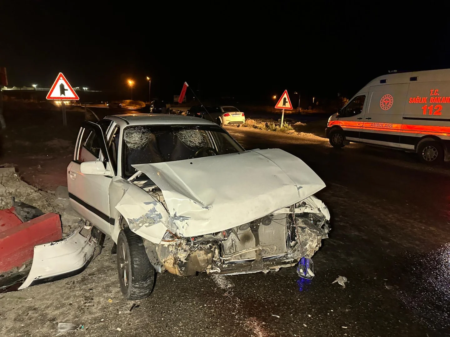 Uşak'ta iki otomobilin çarpıştığı kazada 10 kişi yaralandı