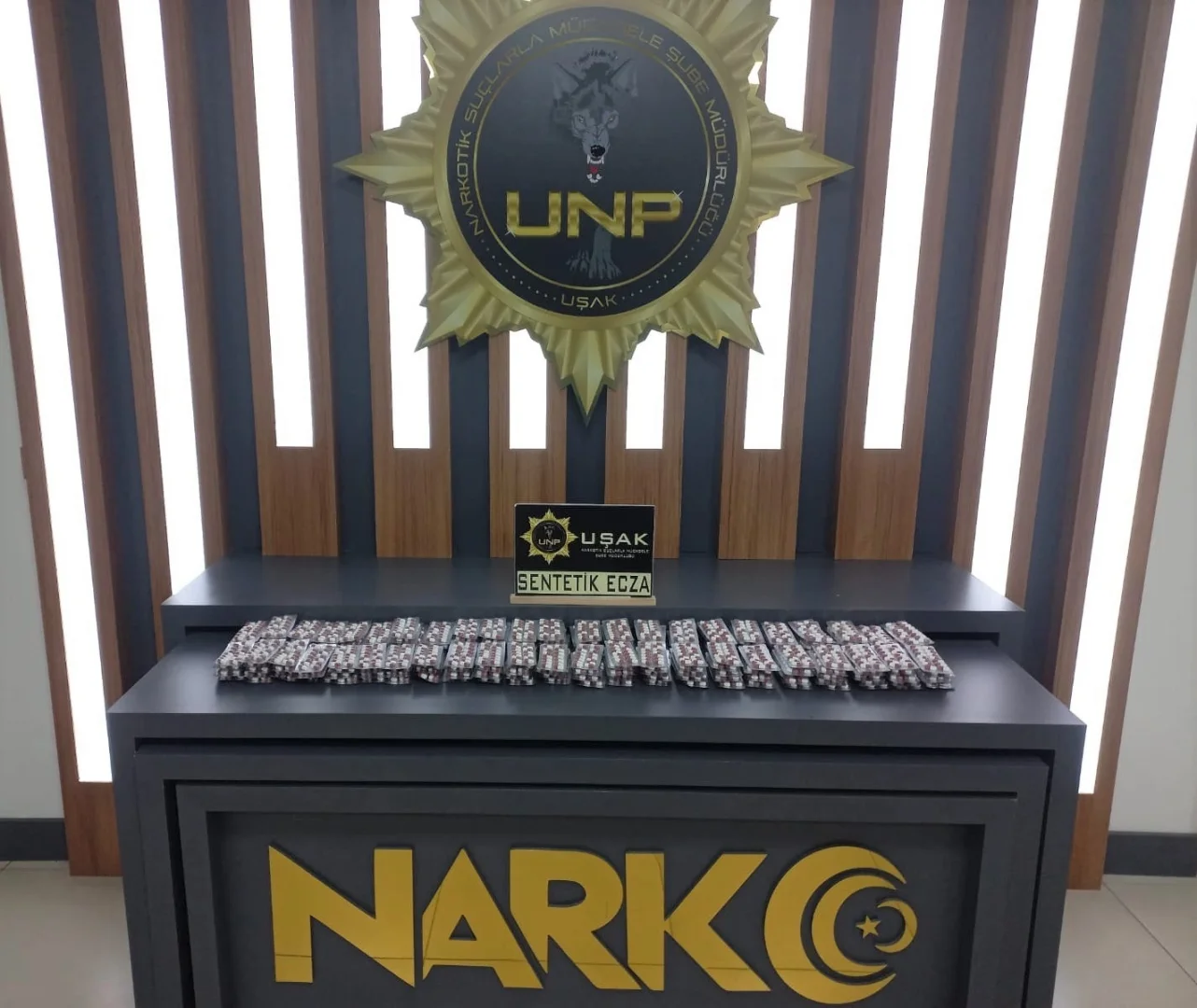 Uşak'ta uyuşturucu operasyonlarında yakalanan 8 zanlı tutuklandı