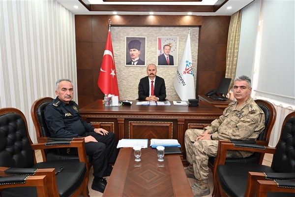 Vali Canalp, Bakan Yerlikaya'nın başkanlığındaki VKS toplantısına katıldı