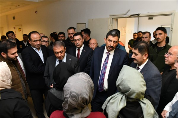 Vali Şıldak’tan yaralı adliye personeline hastanede ziyaret