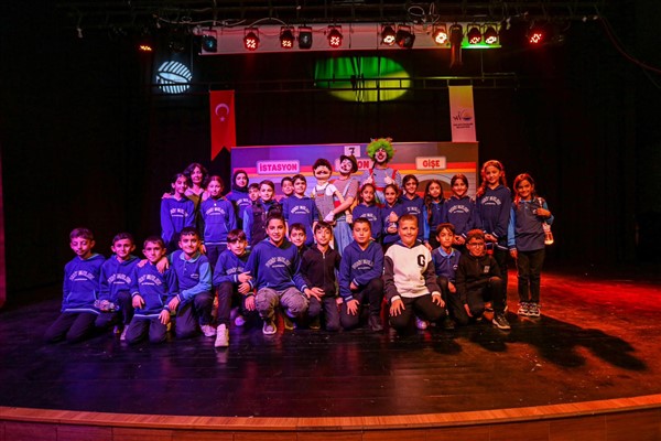 Van Büyükşehir Belediyesi, çocukları tiyatro ile buluşturuyor