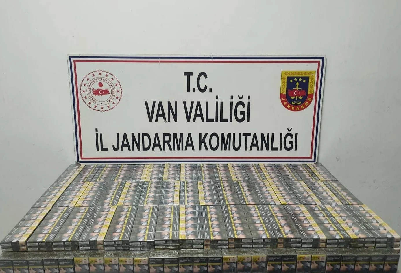 Van'da 1980 paket kaçak sigara ele geçirildi