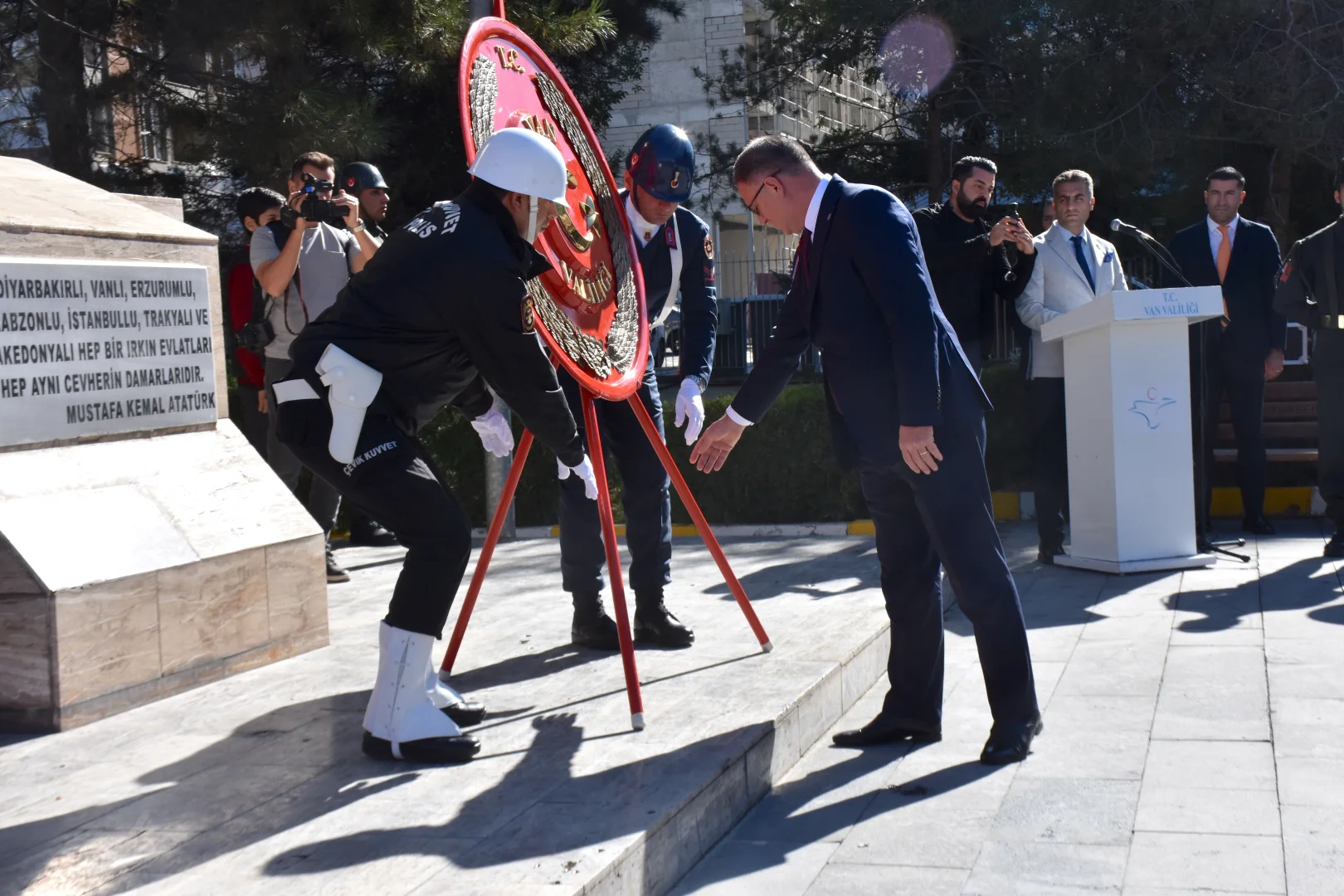 Van ve çevre illerde Cumhuriyet'in 102. yılı kutlanıyor