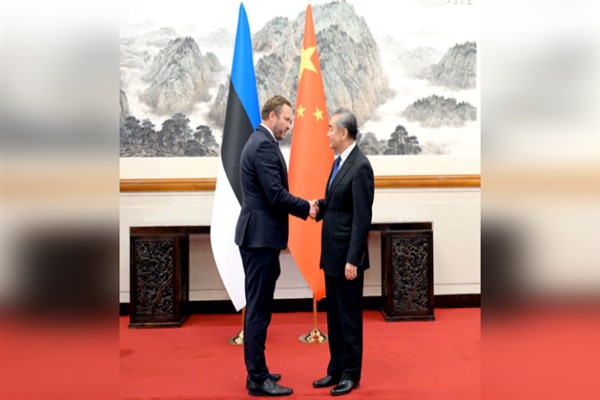 Wang Yi, Estonyalı mevkidaşıyla görüştü