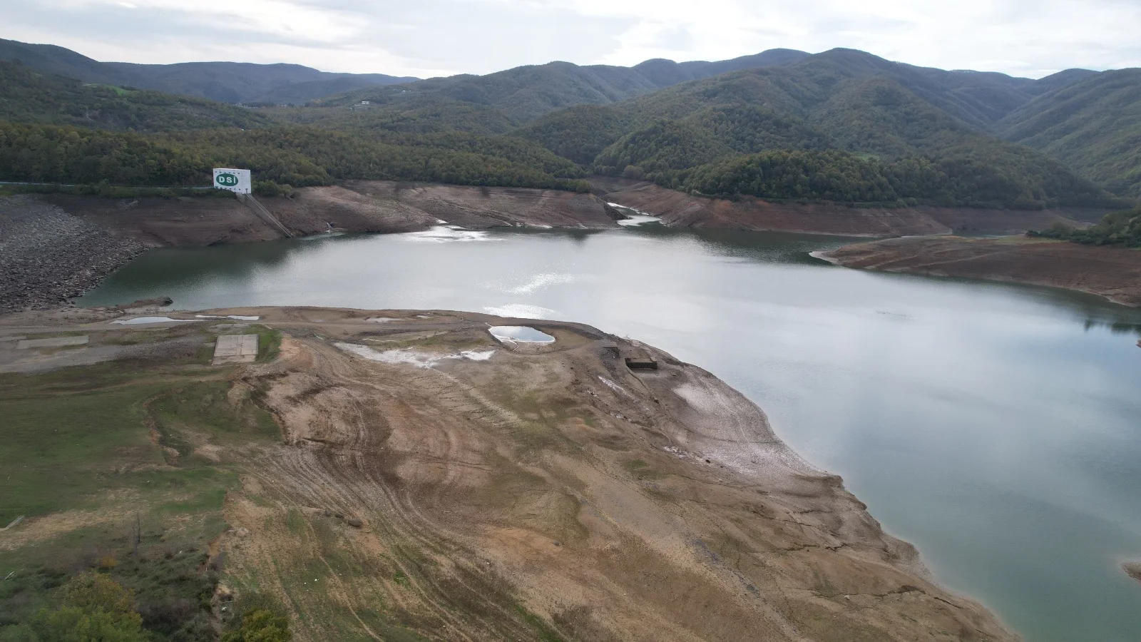 Yalova'nın su ihtiyacını karşılayan Gökçe Barajı'nda su seviyesi yüzde 10'a geriledi