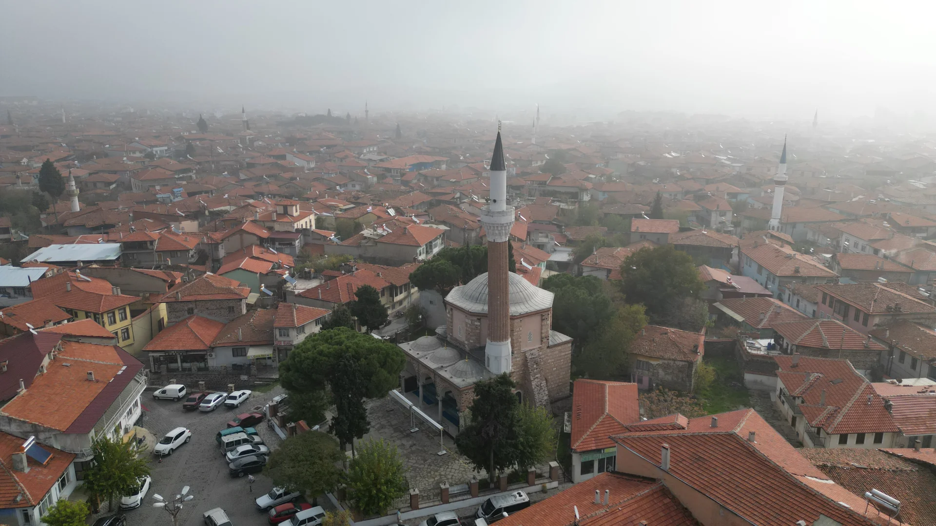 Yanık Ülke'de sisin oluşturduğu manzara havadan görüntülendi