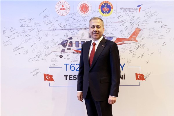 Yerlikaya: Kırmızı ışıkta geçen ve akrobatik hareketler yapan sürücü yakalandı