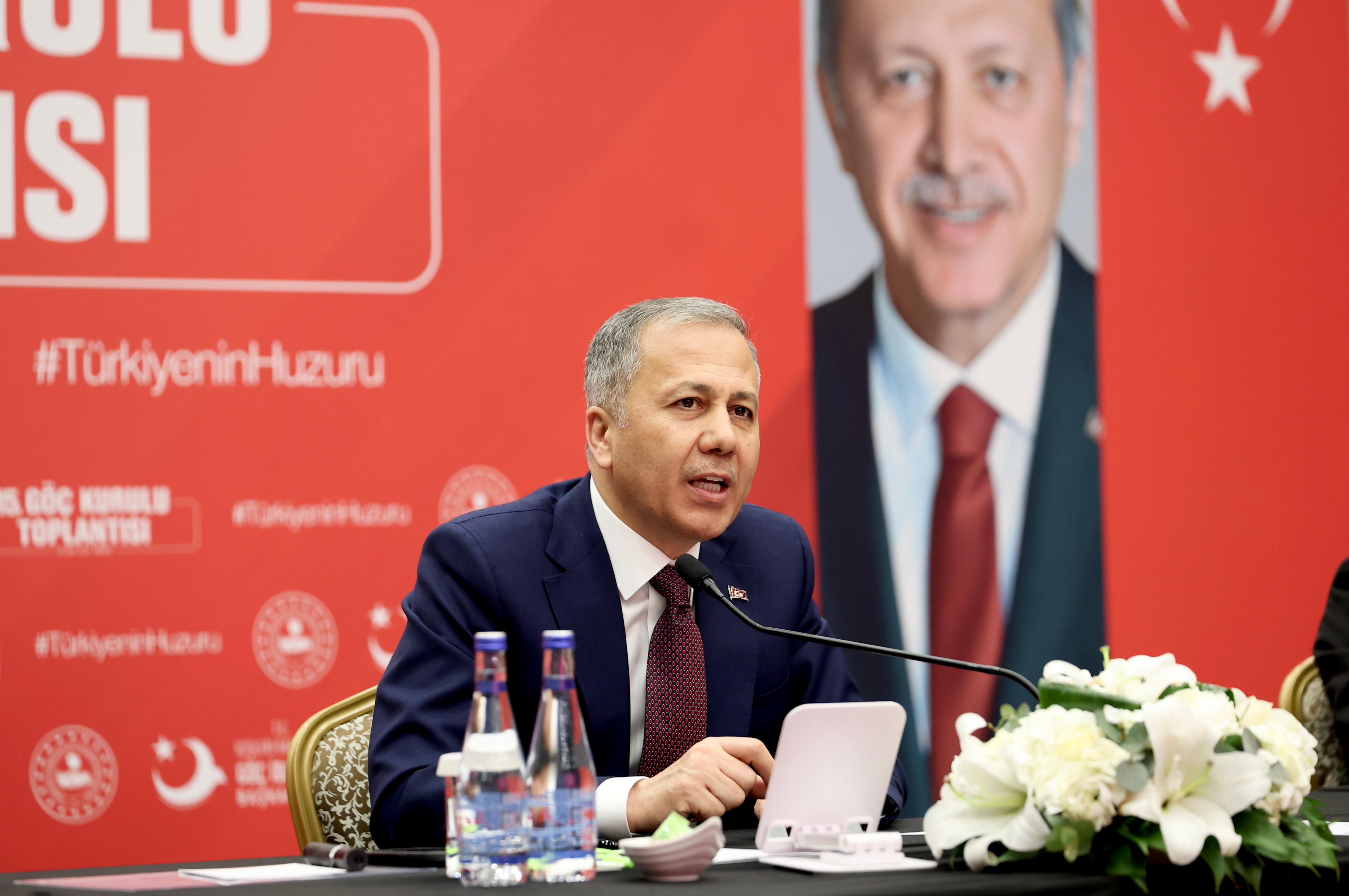 Yerlikaya: Polisler için 2’nci şark zorunluluğu kaldırılıyor