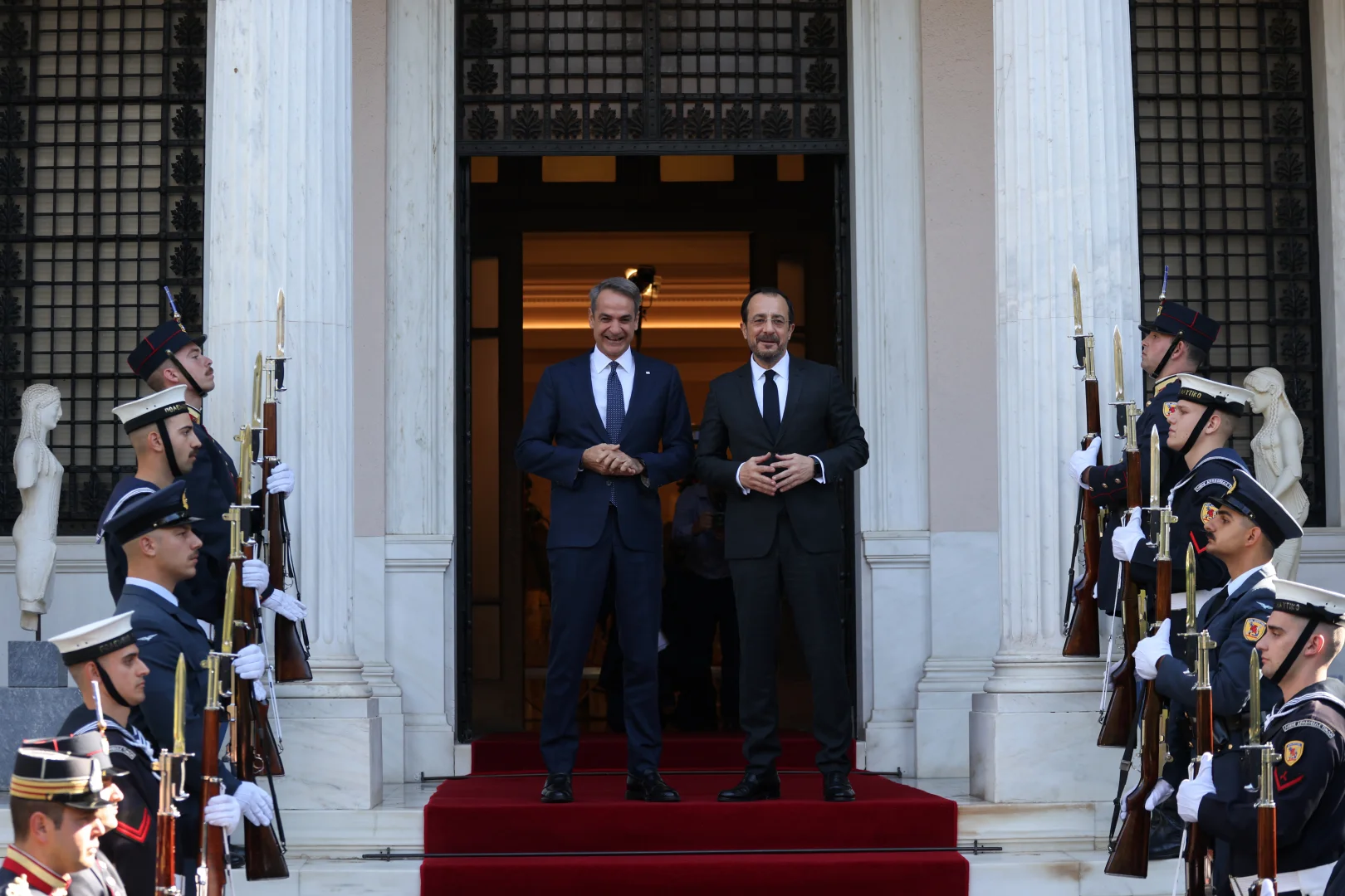 Yunanistan başbakanı Miçotakis, GKRY Lideri Hristodulidis ile Atina'da bir araya geldi