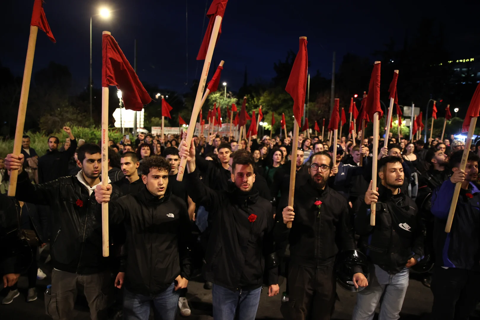 Yunanistan'daki cunta karşıtı 17 Kasım direnişinin 52. yıl dönümünde anma yürüyüşü yapıldı