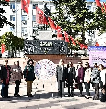 24 Kasım Öğretmenler Günü Düzenlenen Programla Kutlandı