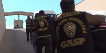 Antalya8217da-4-Milyon-Dolarlik-Kripto-Gaspi-Sahte-Polisler-Yakalandi-featured