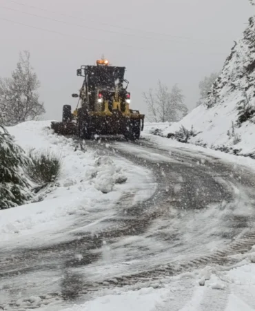 Antalya8217da-Kar-Seferberligi-Kapanan-Yollar-Bir-Bir-Aciliyor-featured