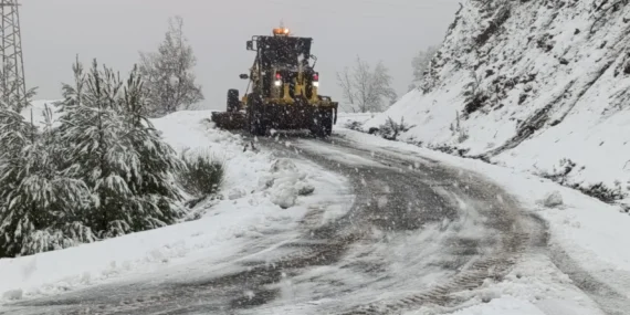 Antalya8217da-Kar-Seferberligi-Kapanan-Yollar-Bir-Bir-Aciliyor-featured