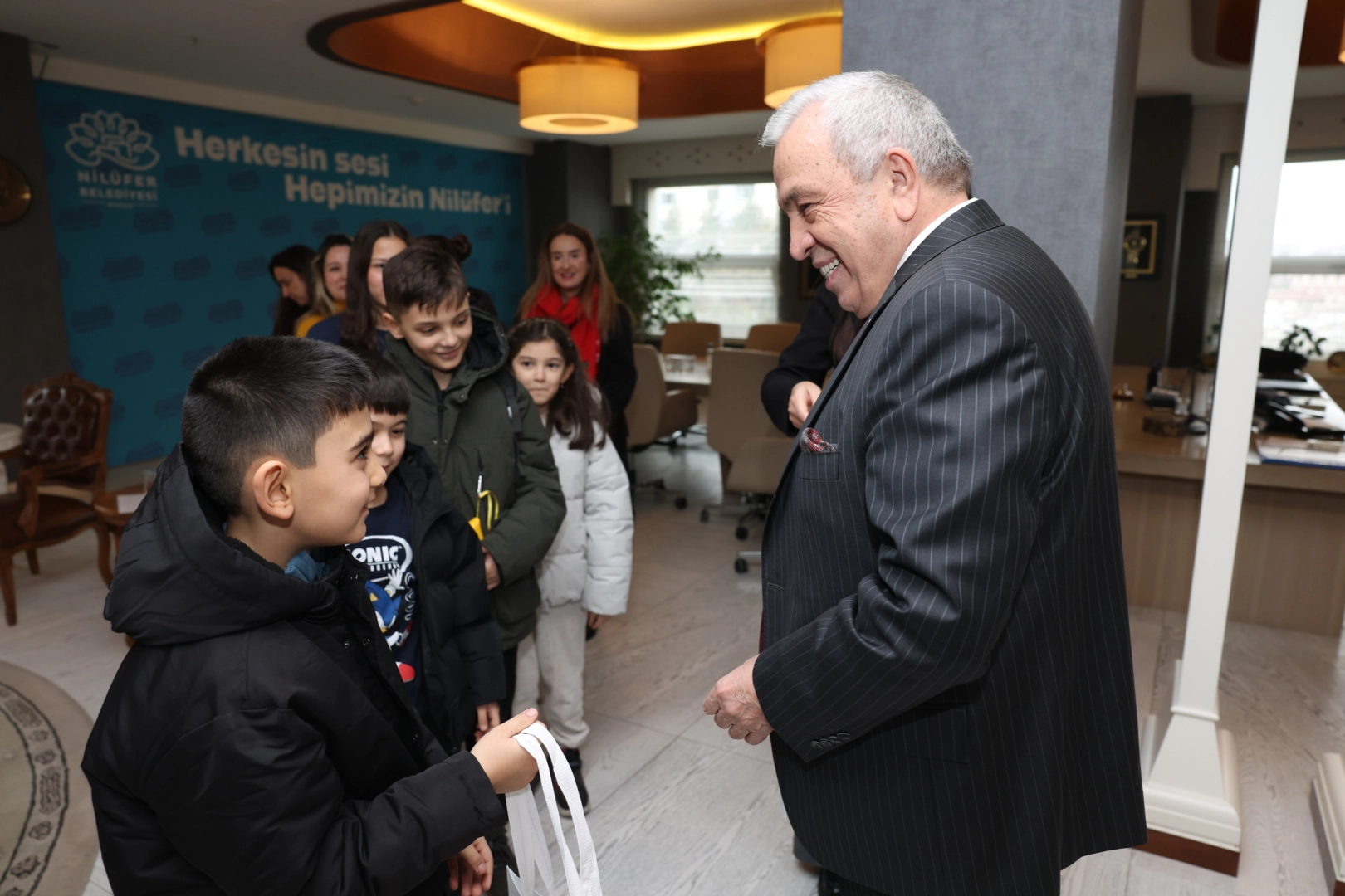 Badirgali-Cocuklar-Kulturel-Mirasi-Seramige-Isleyip-Baskana-Sundu-featured