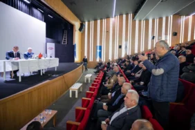 Baskan-Tugay-Kemalpasada-Muhtarlarla-Cozum-Icin-Bir-Araya-Geldi-featured