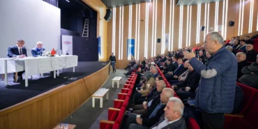 Baskan-Tugay-Kemalpasada-Muhtarlarla-Cozum-Icin-Bir-Araya-Geldi-featured